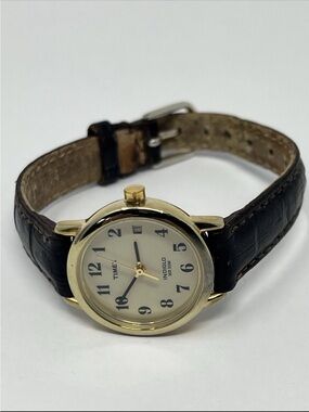Vintage Timex Womens Watch Indiglo Date Leather Band White Dial Ladies WR30M K7